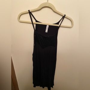 Long tunic style lace front top, straps are not adjustable, NWOT, sz 3x runs tru